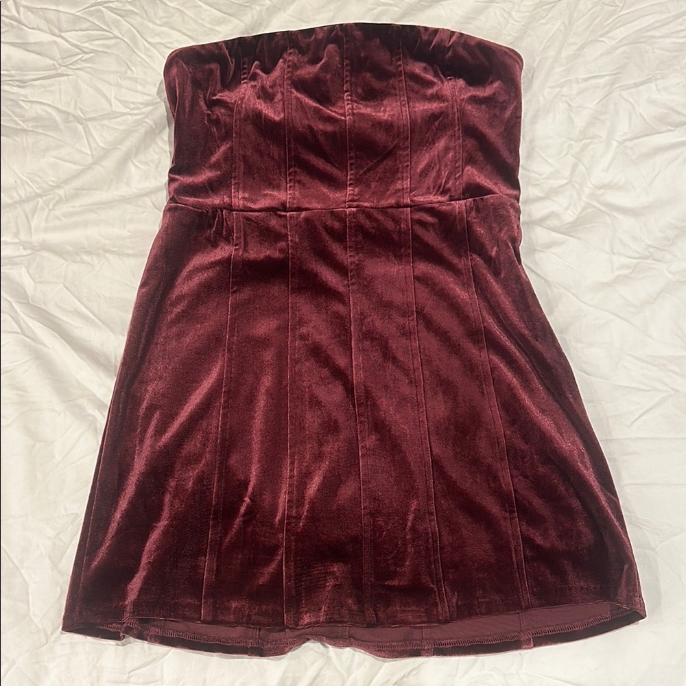 Elegant Burgundy Velvet Strapless Dress